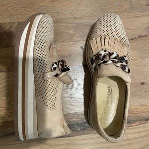 Softwaves/ dolce vita sneakers